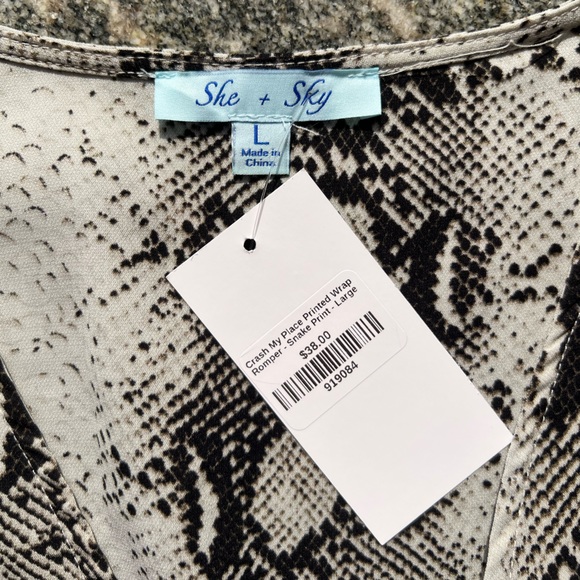 NWT Sea and Sky Snake Print Romper SIZE LARGE - Picture 2 of 3